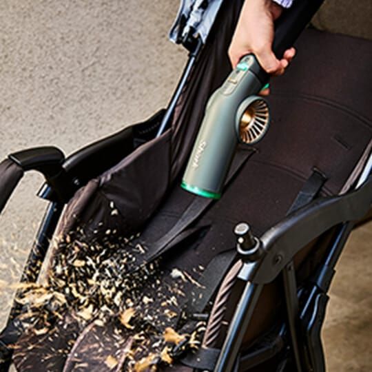 家に入る前のベビーカー掃除に
