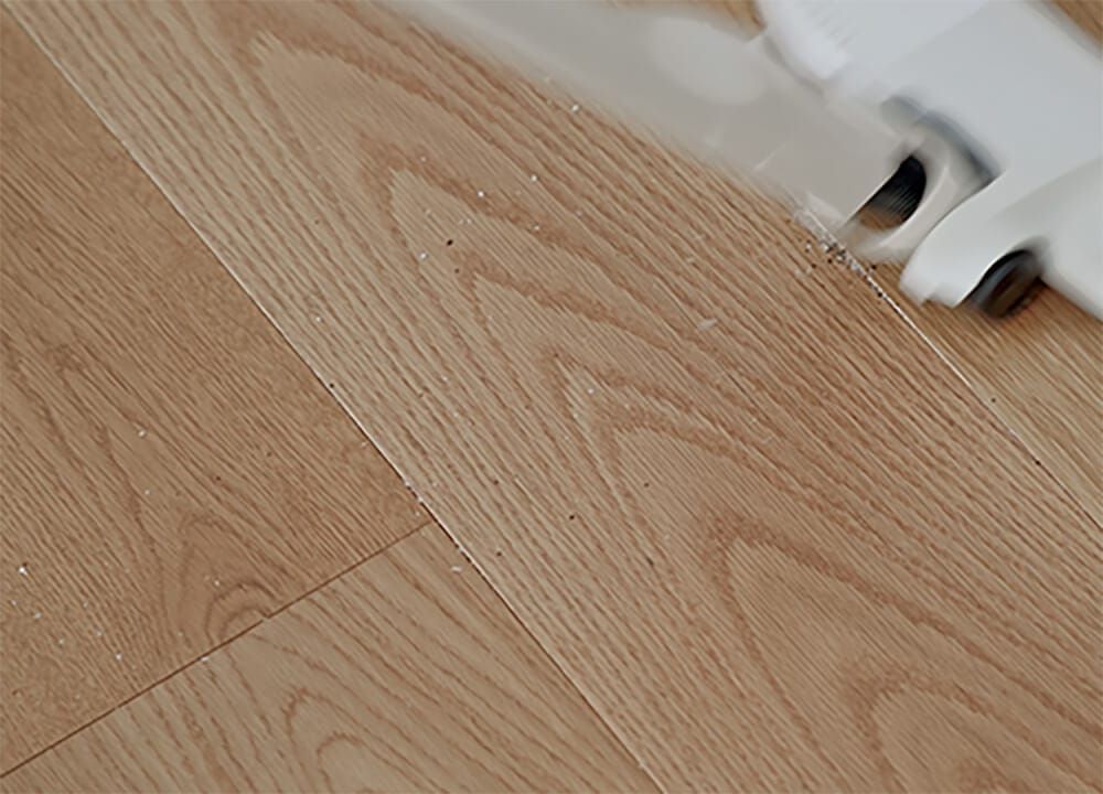 軽い掃除機はラクだけど、ゴミが残る。